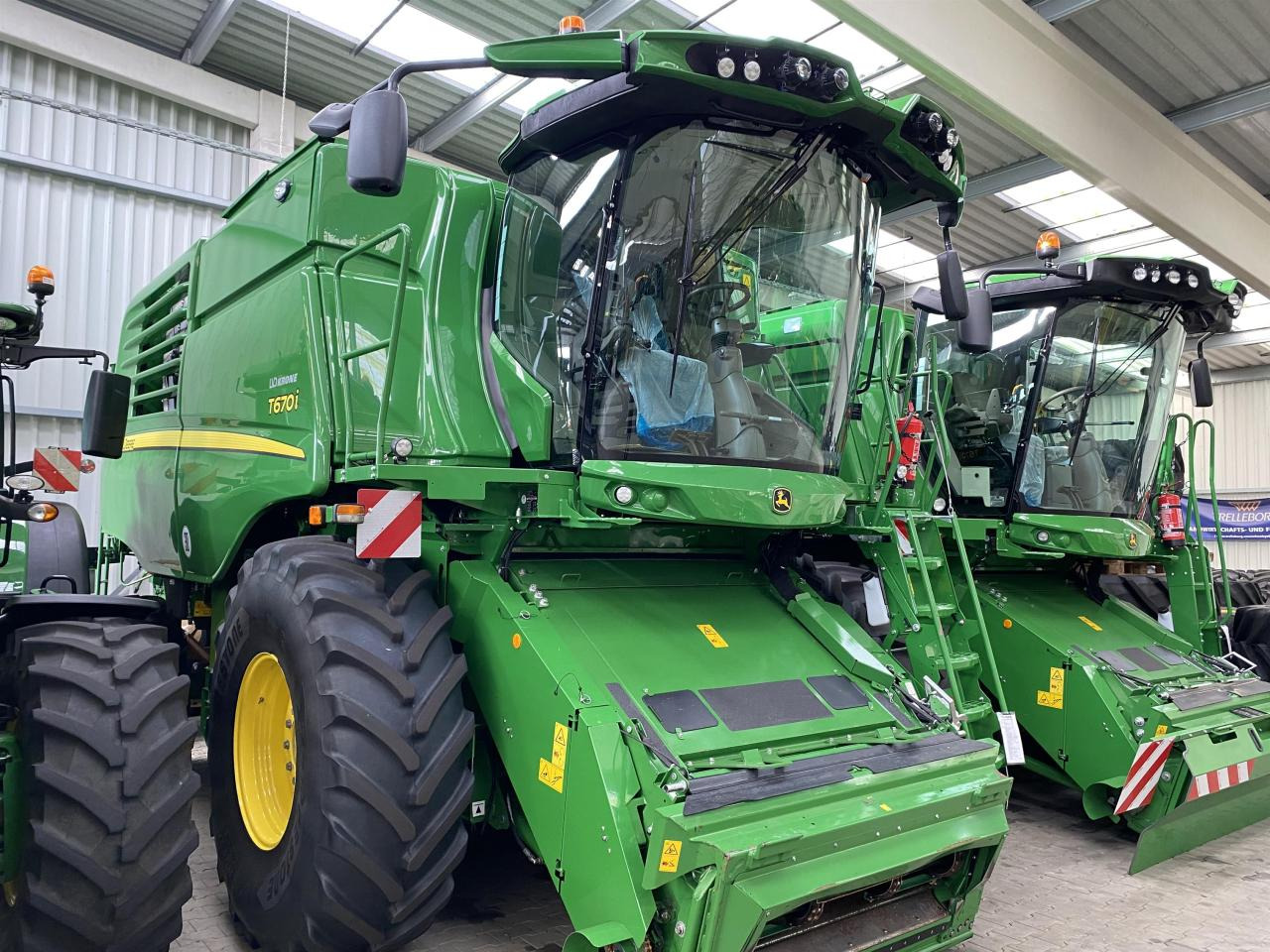 John Deere T670 - Moissonneuse-batteuse: photos 1 John Deere T670 - Moissonneuse-batteuse: photos 1