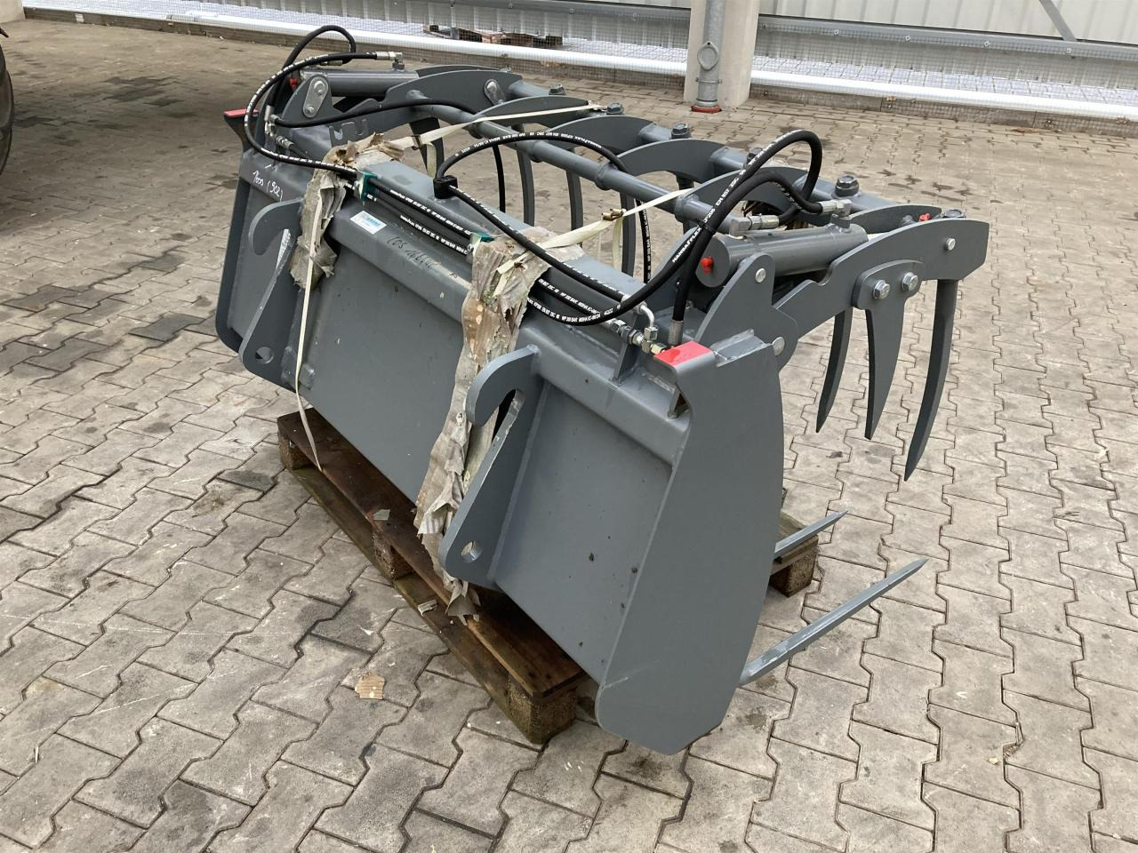 Kramer 1600 mm Vielzweckgabel - Chargeur frontal pour tracteur: photos 2 Kramer 1600 mm Vielzweckgabel - Chargeur frontal pour tracteur: photos 2