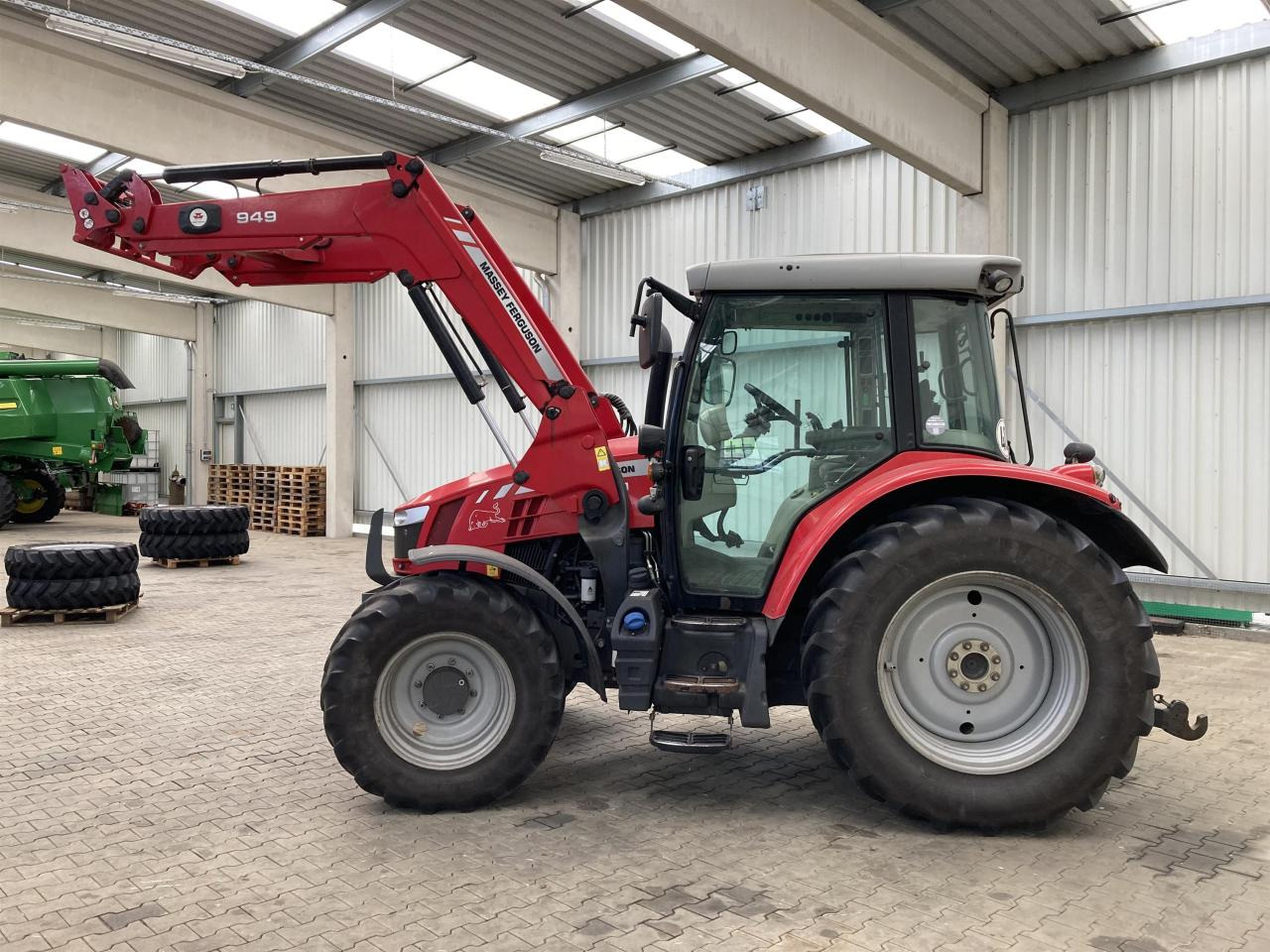 Massey Ferguson 5611 Dyna 4 - Tracteur agricole: photos 2 Massey Ferguson 5611 Dyna 4 - Tracteur agricole: photos 2