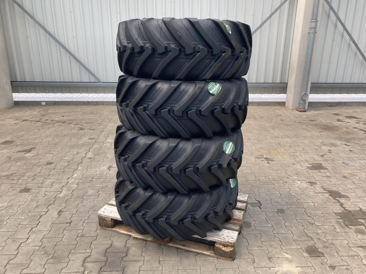 Michelin 400/70R20 - Pneu pour Machine agricole: photos 1 Michelin 400/70R20 - Pneu pour Machine agricole: photos 1