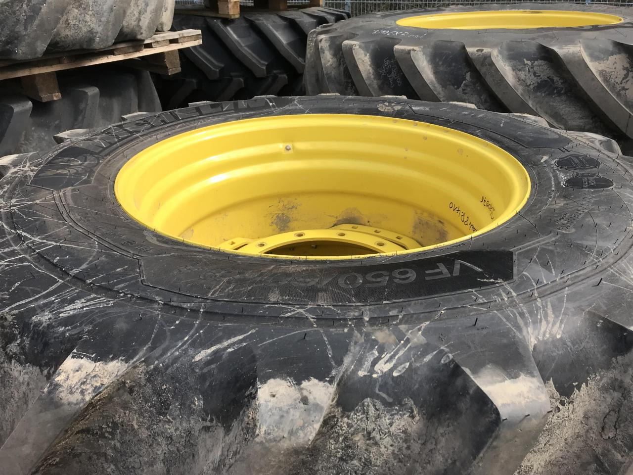 Michelin 650/60R34 - Pneu pour Machine agricole: photos 4 Michelin 650/60R34 - Pneu pour Machine agricole: photos 4