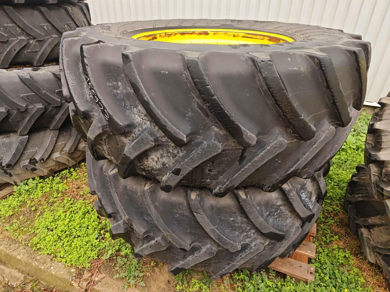 Mitas 600/65R34 - Pneu pour Machine agricole: photos 1 Mitas 600/65R34 - Pneu pour Machine agricole: photos 1