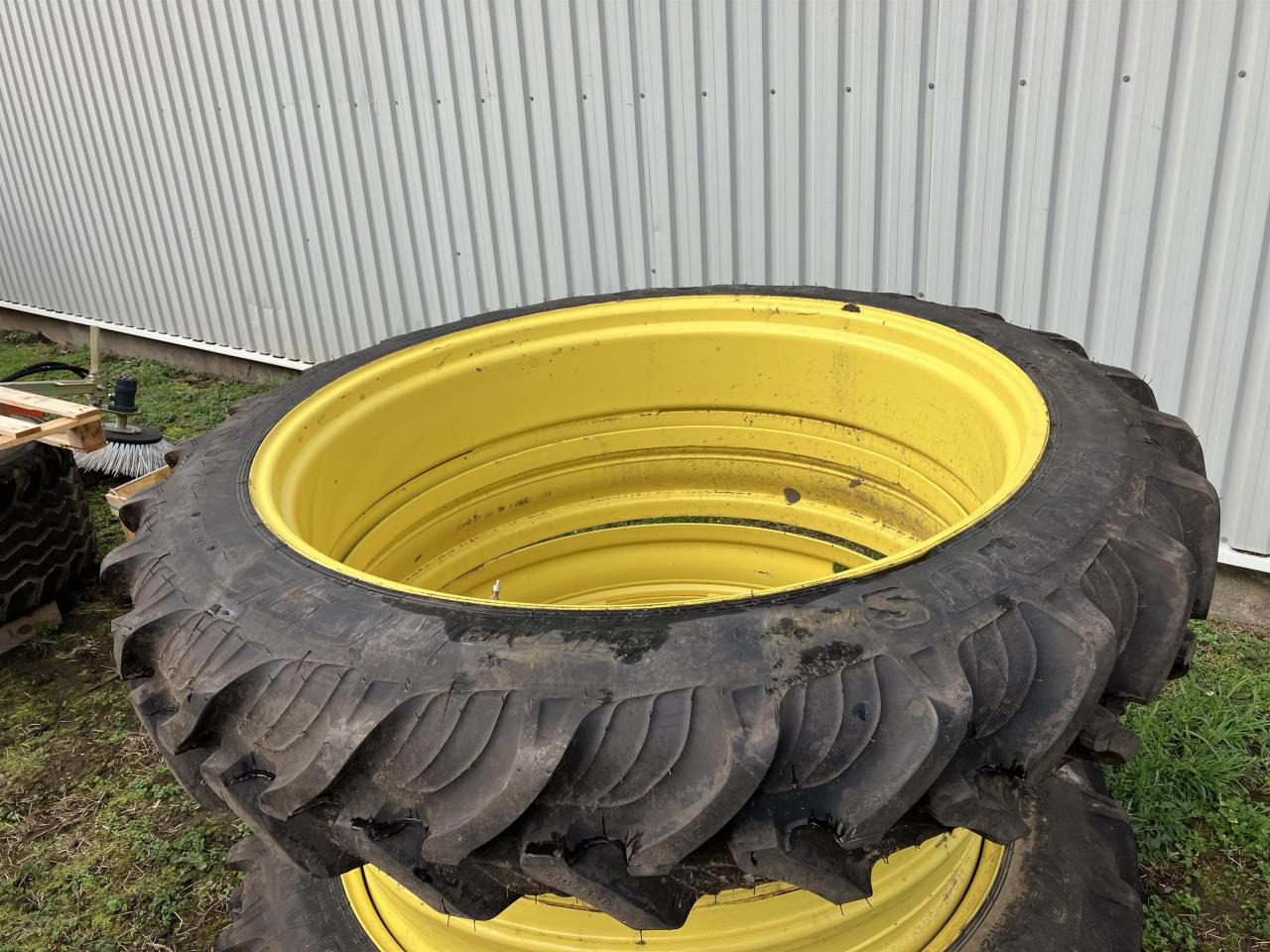 Taurus 270/95R44 - Pneu pour Machine agricole: photos 3 Taurus 270/95R44 - Pneu pour Machine agricole: photos 3