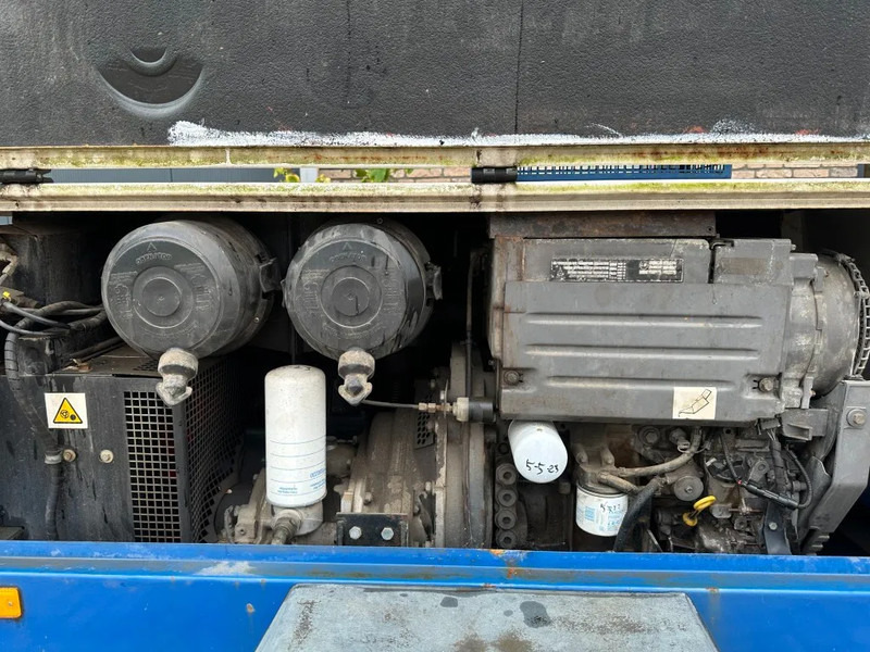 Compair H2180 Deutz 2.1 m3 / min 28 kW 7 Bar Mobiele Diesel Compressor met kenteken - Compresseur d'air: photos 4 Compair H2180 Deutz 2.1 m3 / min 28 kW 7 Bar Mobiele Diesel Compressor met kenteken - Compresseur d'air: photos 4