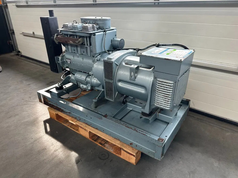 Hatz 3M40L Mecc Alte Spa 40 kVA generatorset ex Emergency ! 22 hours ! - Groupe électrogène: photos 4 Hatz 3M40L Mecc Alte Spa 40 kVA generatorset ex Emergency ! 22 hours ! - Groupe électrogène: photos 4