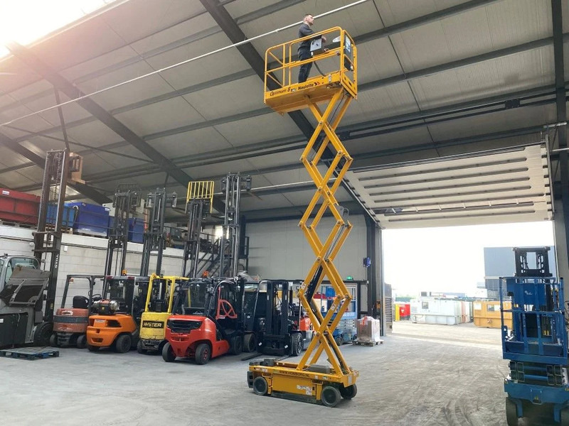 Haulotte Optimum 8 Elektrische Schaarhoogwerker 7.8 meter werkhoogte als nieuw ! 28 uur ! - Nacelle ciseaux: photos 2 Haulotte Optimum 8 Elektrische Schaarhoogwerker 7.8 meter werkhoogte als nieuw ! 28 uur ! - Nacelle ciseaux: photos 2
