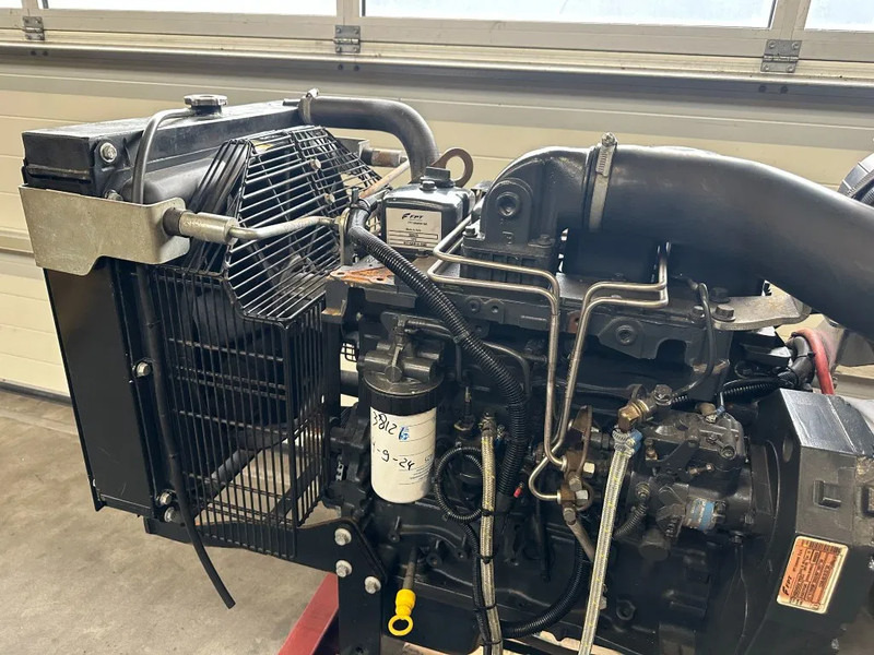 Iveco FPT NEF45 AM1A S500 Stamford 71.5 kVA generatorset - Groupe électrogène: photos 5 Iveco FPT NEF45 AM1A S500 Stamford 71.5 kVA generatorset - Groupe électrogène: photos 5