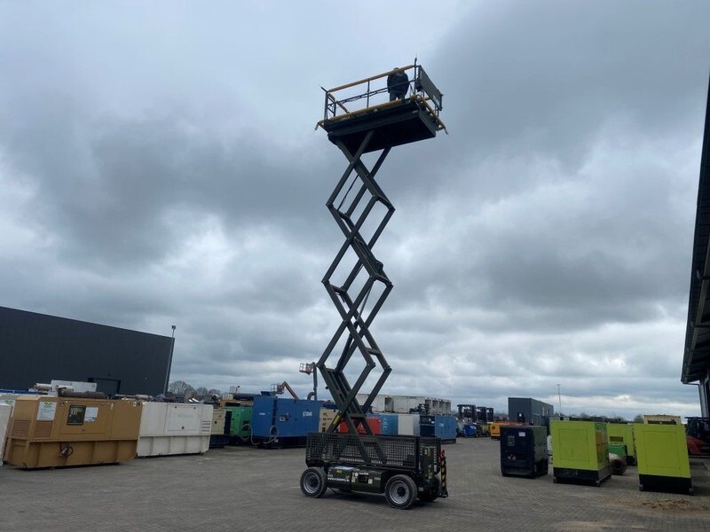 JLG M3369 Hybride Elektra / Diesel 12 meter werkhoogte Schaarhoogwerker Overstock 4 uur ! as New ! - Nacelle ciseaux: photos 2 JLG M3369 Hybride Elektra / Diesel 12 meter werkhoogte Schaarhoogwerker Overstock 4 uur ! as New ! - Nacelle ciseaux: photos 2