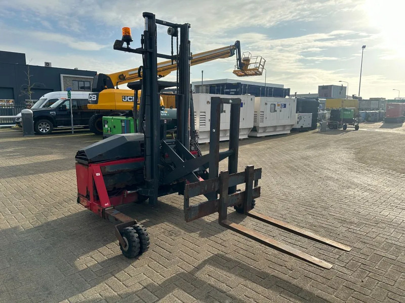 Moffett M4 20.1 Kubota Diesel Kooiaap 2 ton Duplex Sideshift Meeneemheftruck - Chariot embarqué: photos 1 Moffett M4 20.1 Kubota Diesel Kooiaap 2 ton Duplex Sideshift Meeneemheftruck - Chariot embarqué: photos 1