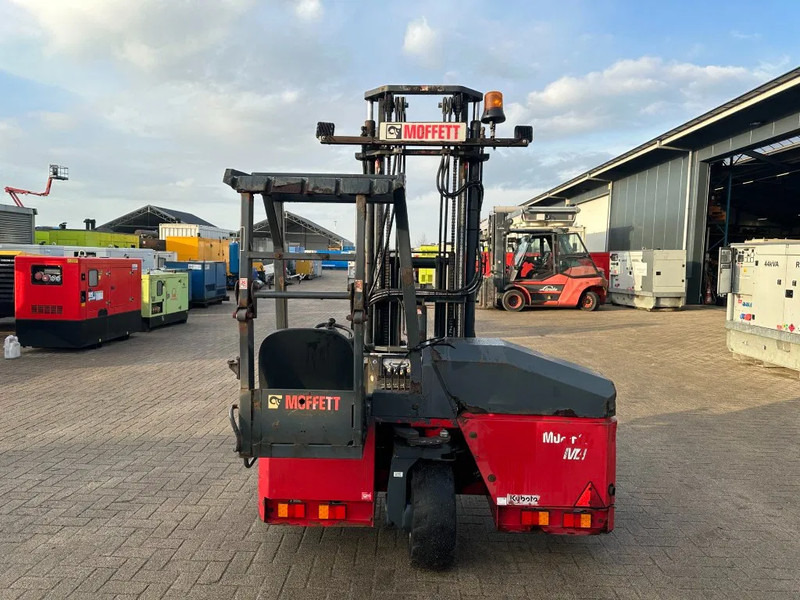 Moffett M4 20.1 Kubota Diesel Kooiaap 2 ton Sideshift Positioner Meeneemheftruck - Chariot embarqué: photos 3 Moffett M4 20.1 Kubota Diesel Kooiaap 2 ton Sideshift Positioner Meeneemheftruck - Chariot embarqué: photos 3