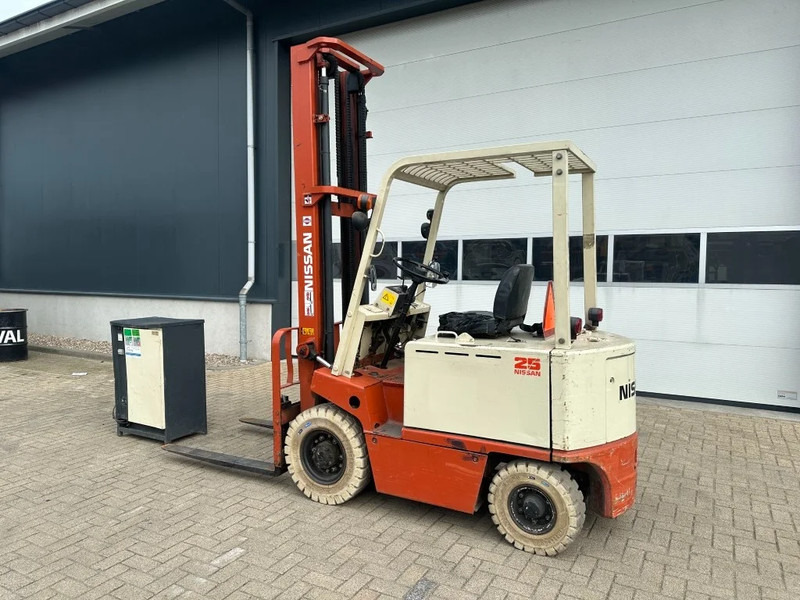 Nissan 2.5 ton Duplex Elektra Heftruck 5 meter hefhoogte - Chariot élévateur électrique: photos 4 Nissan 2.5 ton Duplex Elektra Heftruck 5 meter hefhoogte - Chariot élévateur électrique: photos 4