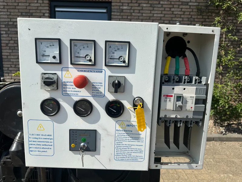 Perkins Stamford 100 kVA noodstroom generatorset - Groupe électrogène: photos 4 Perkins Stamford 100 kVA noodstroom generatorset - Groupe électrogène: photos 4