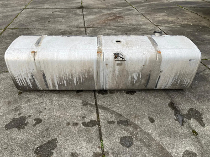 DAF Brandstoftank Diesel 870L 1681830 - Réservoir de carburant: photos 3 DAF Brandstoftank Diesel 870L 1681830 - Réservoir de carburant: photos 3