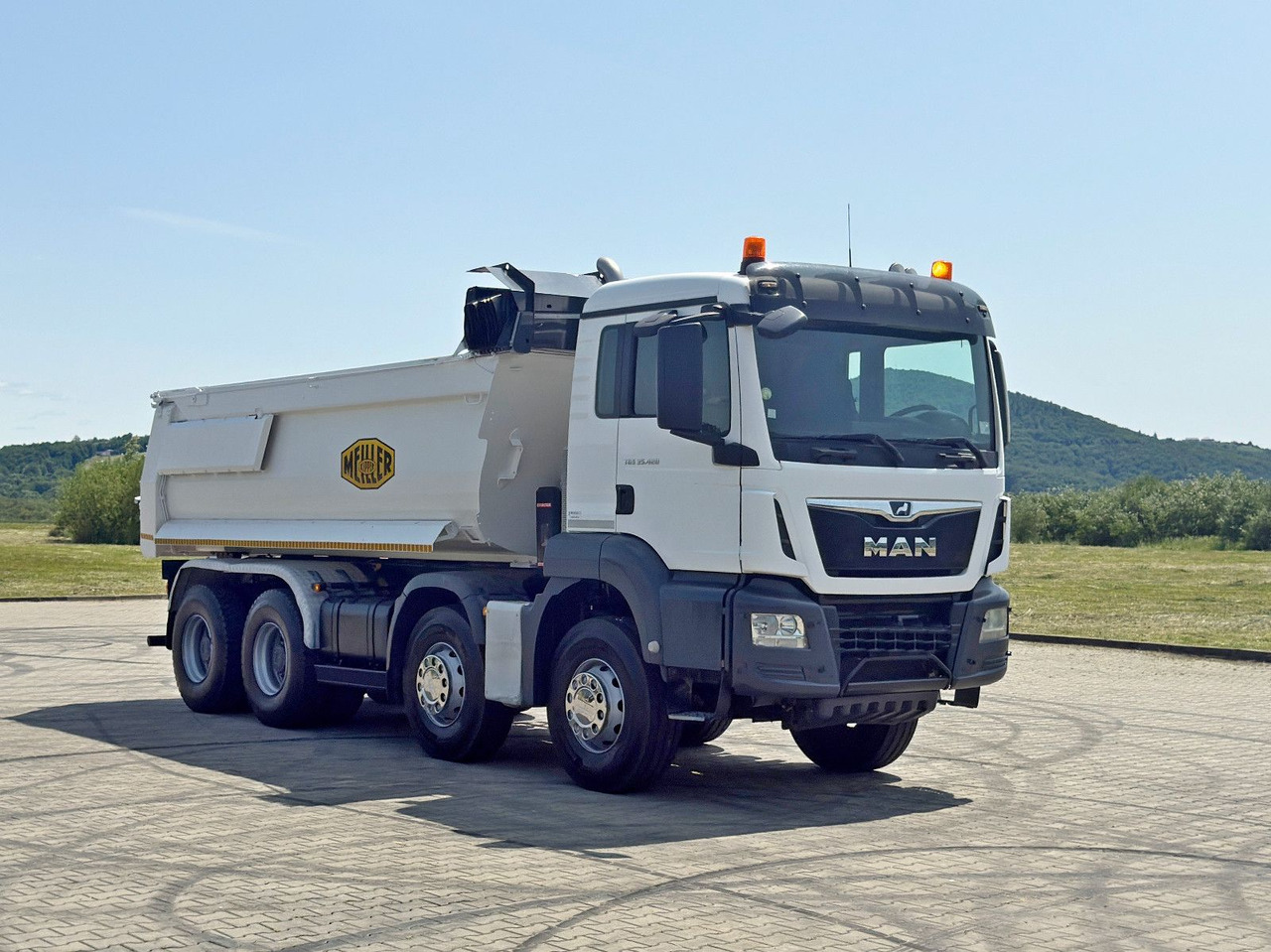 MAN TGS 35.420 KIPPER * 8x4 * TOPZUSTAND - Camion benne: photos 2 MAN TGS 35.420 KIPPER * 8x4 * TOPZUSTAND - Camion benne: photos 2