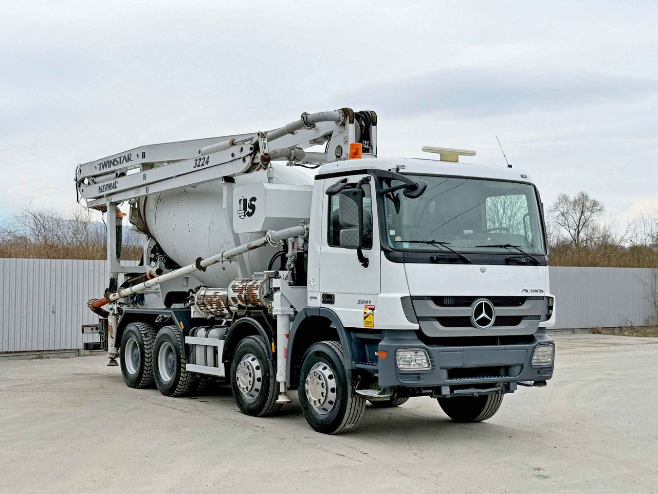 Mercedes-Benz ACTROS 3241 * Betonpumpe 24 m + FUNK / 8x4 - Camion pompe: photos 1 Mercedes-Benz ACTROS 3241 * Betonpumpe 24 m + FUNK / 8x4 - Camion pompe: photos 1
