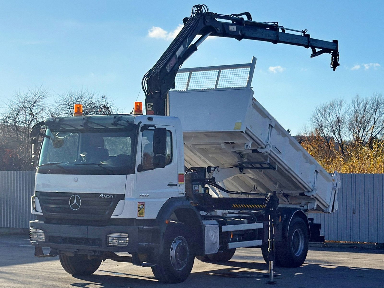 Mercedes-Benz AXOR 1833 * HIAB 144 B - 3 HIDUO + FUNK * TOP - Camion benne, Camion grue: photos 2 Mercedes-Benz AXOR 1833 * HIAB 144 B - 3 HIDUO + FUNK * TOP - Camion benne, Camion grue: photos 2