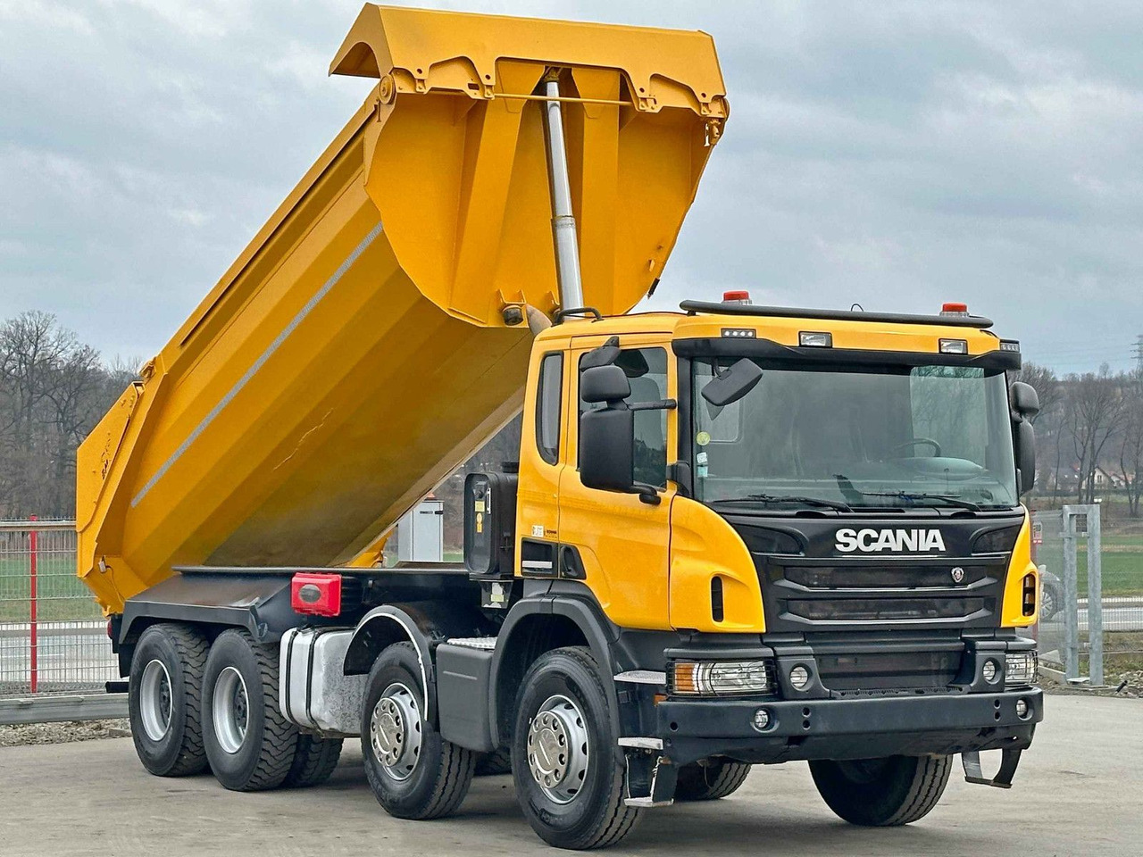 Scania P 400 Kipper * 8x4 * TOPZUSTAND ! - Camion benne: photos 3 Scania P 400 Kipper * 8x4 * TOPZUSTAND ! - Camion benne: photos 3