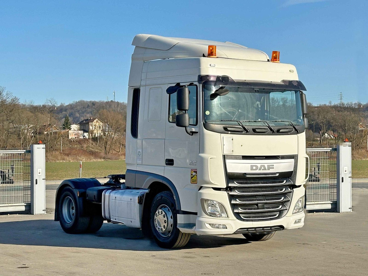DAF XF 460 * Sattelzugmaschine * TOPZUSTAND - Tracteur routier: photos 1 DAF XF 460 * Sattelzugmaschine * TOPZUSTAND - Tracteur routier: photos 1
