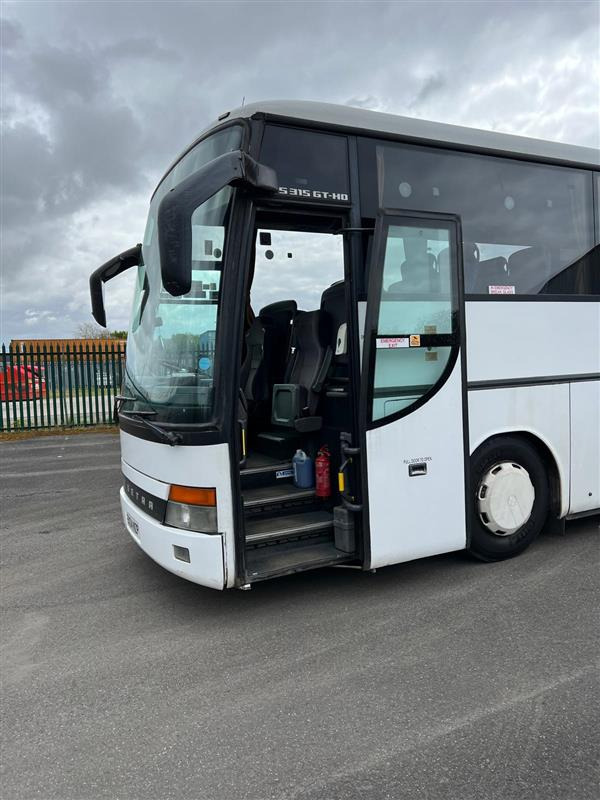 2004 Setra 315 GT 49 Seat coach, MOT November, 6 cylinder, 6 speed manual, excellent runner. - Autocar: photos 2 2004 Setra 315 GT 49 Seat coach, MOT November, 6 cylinder, 6 speed manual, excellent runner. - Autocar: photos 2