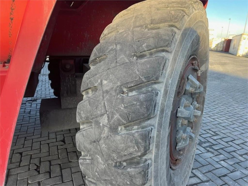 Kalmar DRG450-75S6HCXS - Reach stacker: photos 5 Kalmar DRG450-75S6HCXS - Reach stacker: photos 5
