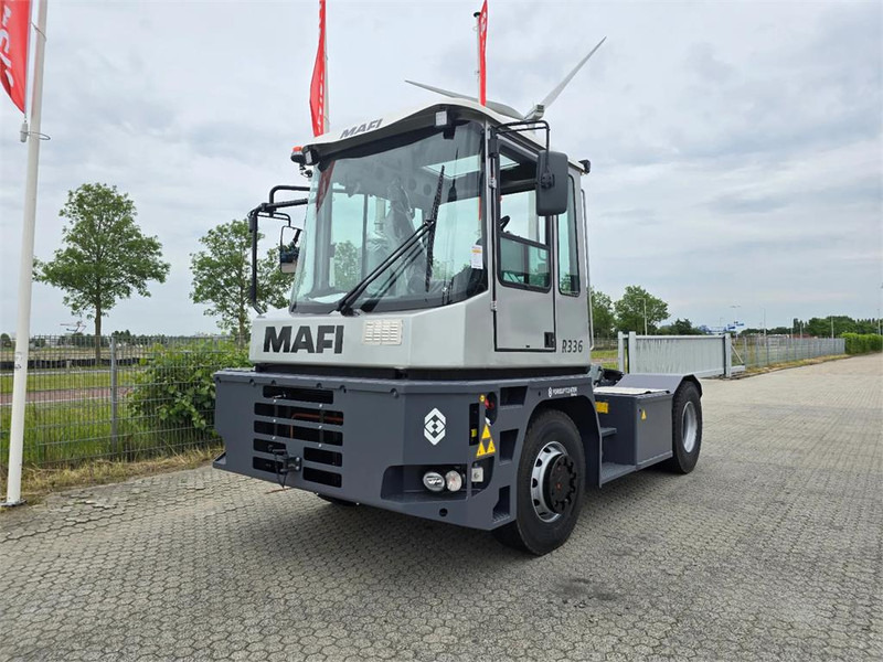 Mafi R336 4x4 - Tracteur portuaire: photos 2 Mafi R336 4x4 - Tracteur portuaire: photos 2