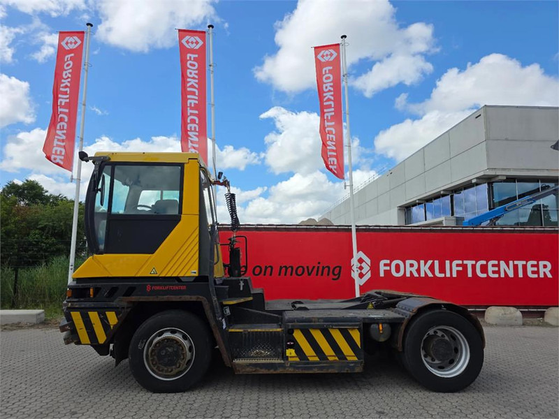 Terberg RT222 4x4 - Tracteur portuaire: photos 4 Terberg RT222 4x4 - Tracteur portuaire: photos 4