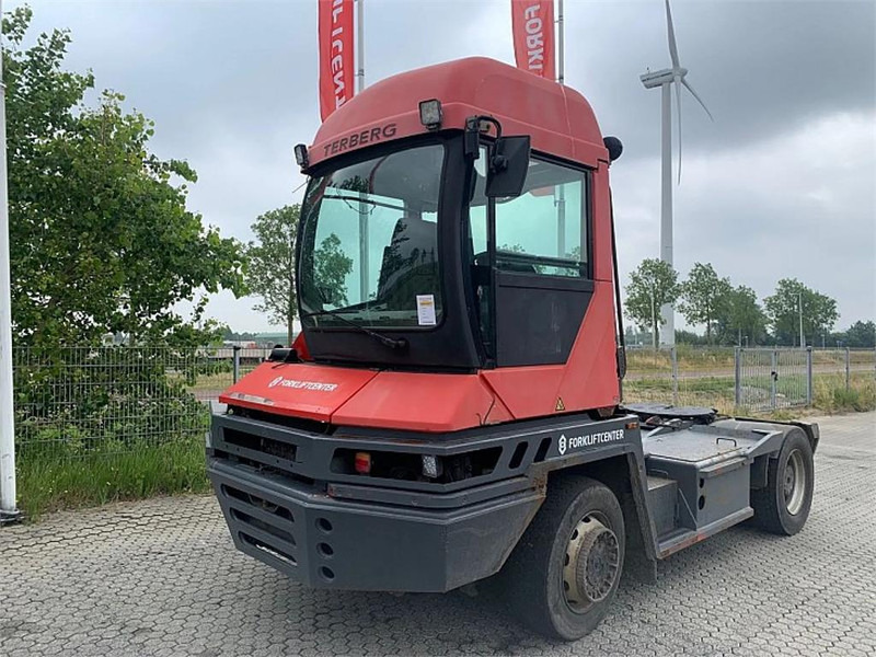 Terberg RT222 4x4 - Tracteur portuaire: photos 1 Terberg RT222 4x4 - Tracteur portuaire: photos 1