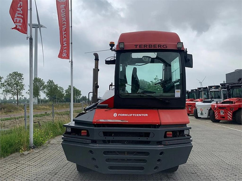 Terberg RT222 4x4 - Tracteur portuaire: photos 4 Terberg RT222 4x4 - Tracteur portuaire: photos 4