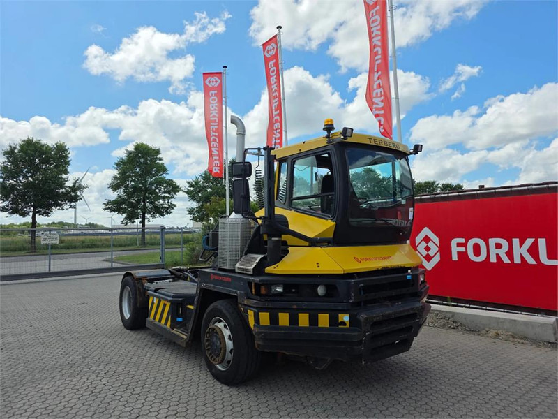 Terberg RT222 4x4 - Tracteur portuaire: photos 1 Terberg RT222 4x4 - Tracteur portuaire: photos 1