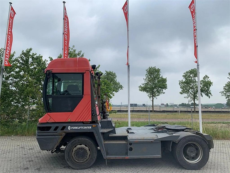 Terberg RT222 4x4 - Tracteur portuaire: photos 3 Terberg RT222 4x4 - Tracteur portuaire: photos 3