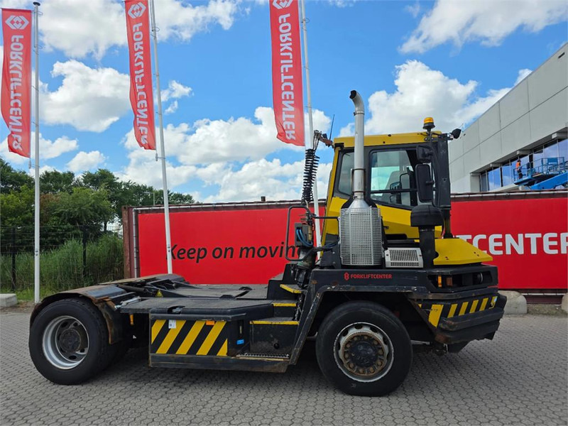 Terberg RT222 4x4 - Tracteur portuaire: photos 3 Terberg RT222 4x4 - Tracteur portuaire: photos 3