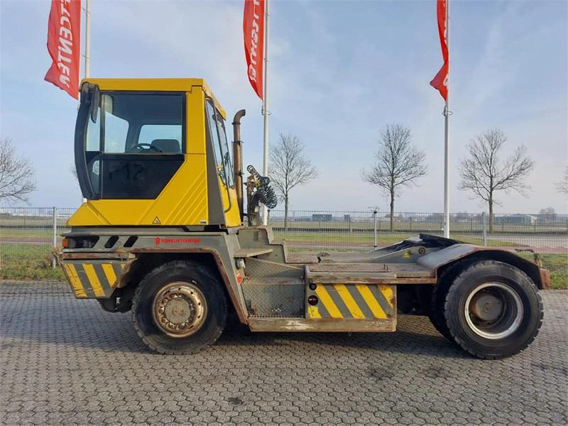 Terberg RT282 4x4 - Tracteur portuaire: photos 4 Terberg RT282 4x4 - Tracteur portuaire: photos 4