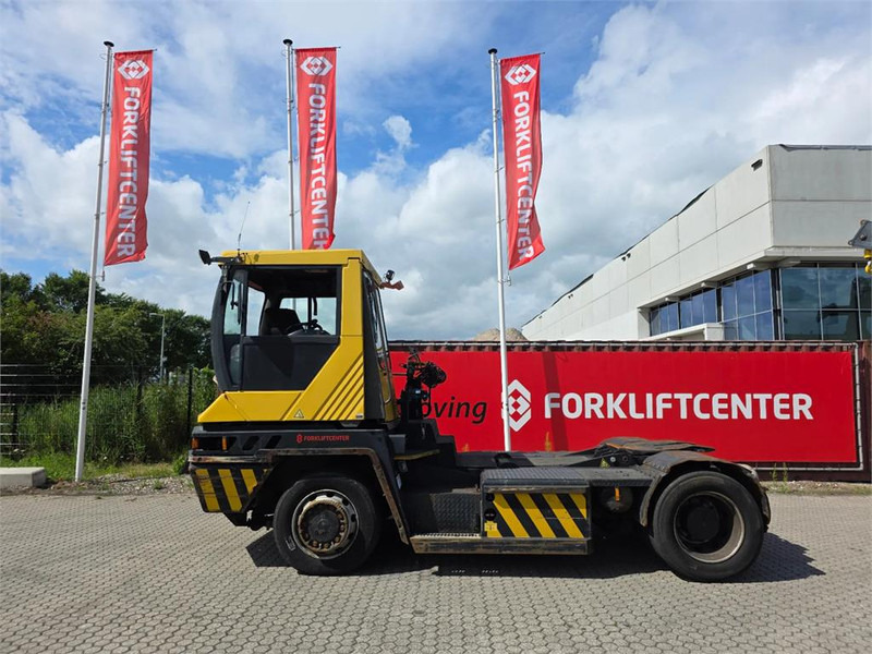 Terberg RT282 4x4 - Tracteur portuaire: photos 4 Terberg RT282 4x4 - Tracteur portuaire: photos 4