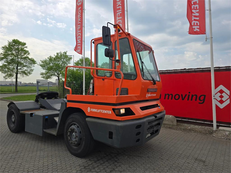 Terberg YT182 - Tracteur portuaire: photos 1 Terberg YT182 - Tracteur portuaire: photos 1
