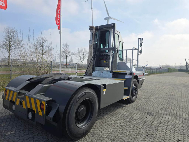 Terberg YT220 - Tracteur portuaire: photos 5 Terberg YT220 - Tracteur portuaire: photos 5