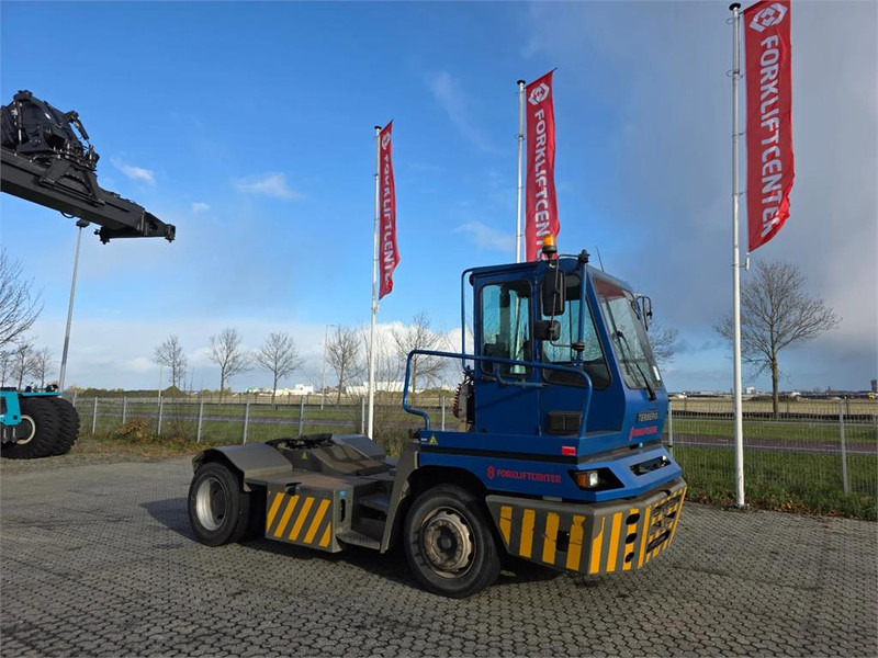 Terberg YT222 - Tracteur portuaire: photos 1 Terberg YT222 - Tracteur portuaire: photos 1