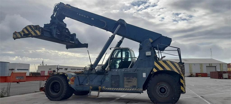 Terex TFC 45L - Reach stacker: photos 1 Terex TFC 45L - Reach stacker: photos 1