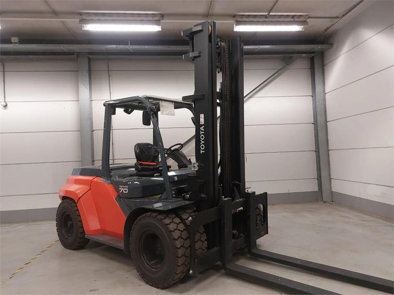 Toyota 8FD70F - Chariot élévateur diesel: photos 3 Toyota 8FD70F - Chariot élévateur diesel: photos 3