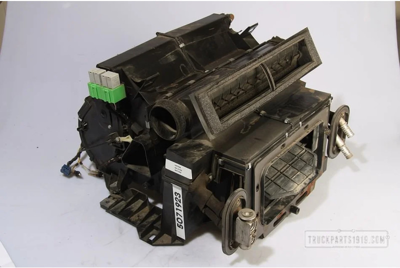 DAF Heating, Ventilation & AC Kachel unit DAF XF105 - Chauffage/ Ventilation pour Camion: photos 1 DAF Heating, Ventilation & AC Kachel unit DAF XF105 - Chauffage/ Ventilation pour Camion: photos 1