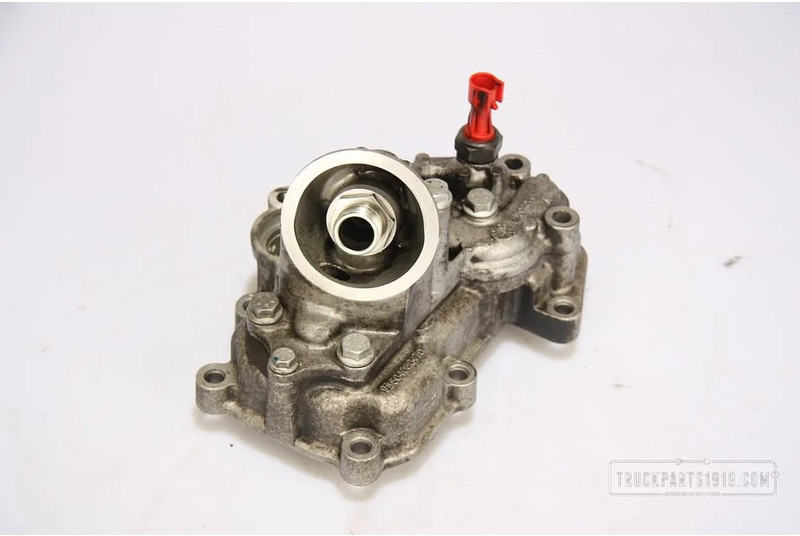 Iveco Engines & Parts Oliekoeler Iveco - Radiateur d'huile pour Camion: photos 2 Iveco Engines & Parts Oliekoeler Iveco - Radiateur d'huile pour Camion: photos 2