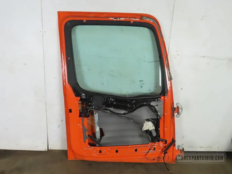 Mercedes-Benz Body & Chassis Parts Portier Li. MB MP4 - Portière et pièces pour Camion: photos 2 Mercedes-Benz Body & Chassis Parts Portier Li. MB MP4 - Portière et pièces pour Camion: photos 2