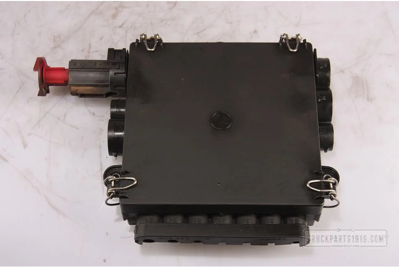 Mercedes-Benz Electrical System Zekeringen box MB MP4 - Fusible pour Camion: photos 1 Mercedes-Benz Electrical System Zekeringen box MB MP4 - Fusible pour Camion: photos 1