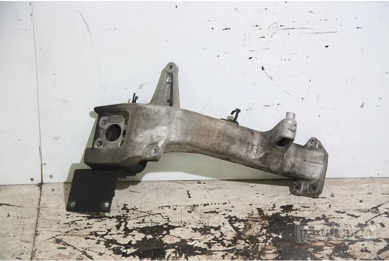 Renault Body & Chassis Parts Bumper steun LH - Carrosserie et extérieur pour Camion: photos 1 Renault Body & Chassis Parts Bumper steun LH - Carrosserie et extérieur pour Camion: photos 1