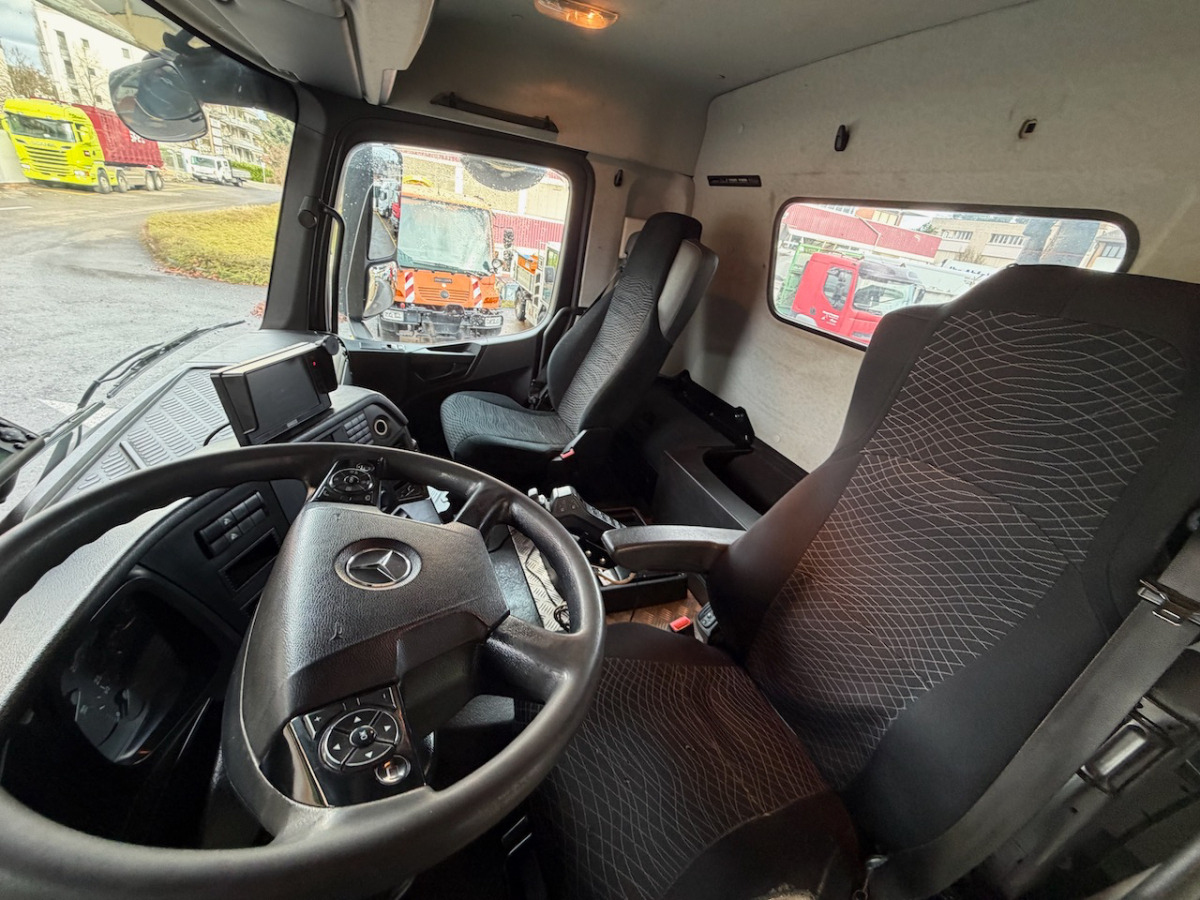 MERCEDES Arocs 3243 - Camion ampliroll: photos 4 MERCEDES Arocs 3243 - Camion ampliroll: photos 4