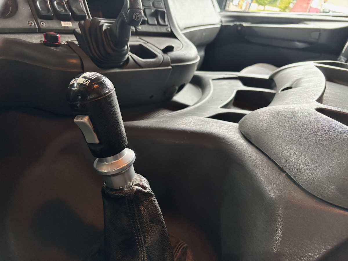 SCANIA P124CB8x4 - Camion malaxeur: photos 5 SCANIA P124CB8x4 - Camion malaxeur: photos 5