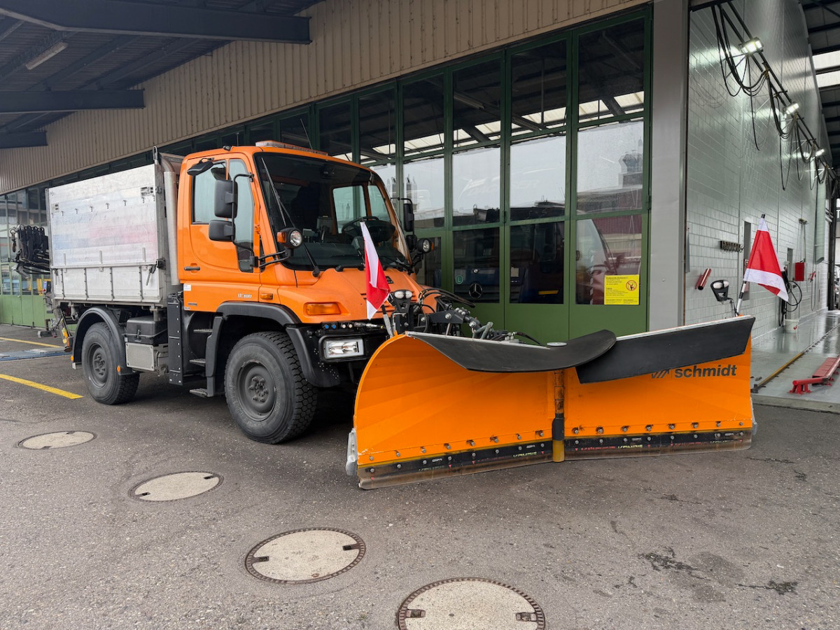 UNIMOG U300 - Véhicule de voirie/ Spécial: photos 1 UNIMOG U300 - Véhicule de voirie/ Spécial: photos 1