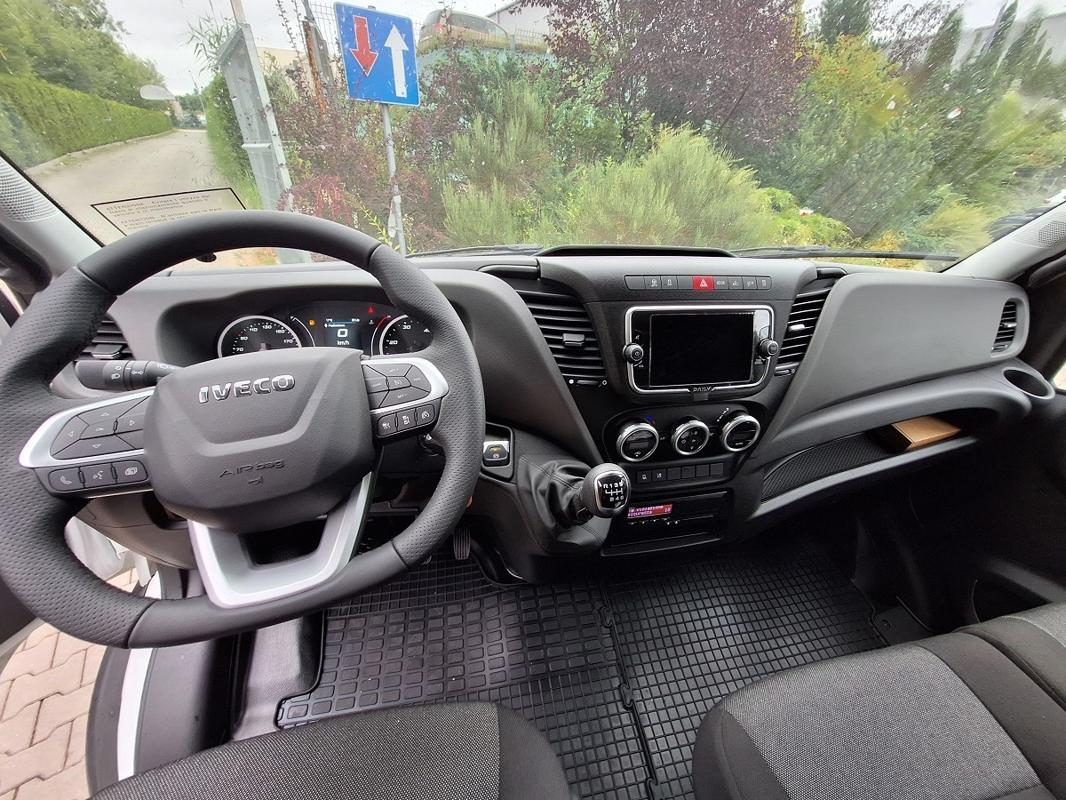 Iveco Daily 70C18A8 Backsleeper BÄR - Utilitaire rideaux coulissants (PLSC): photos 4 Iveco Daily 70C18A8 Backsleeper BÄR - Utilitaire rideaux coulissants (PLSC): photos 4