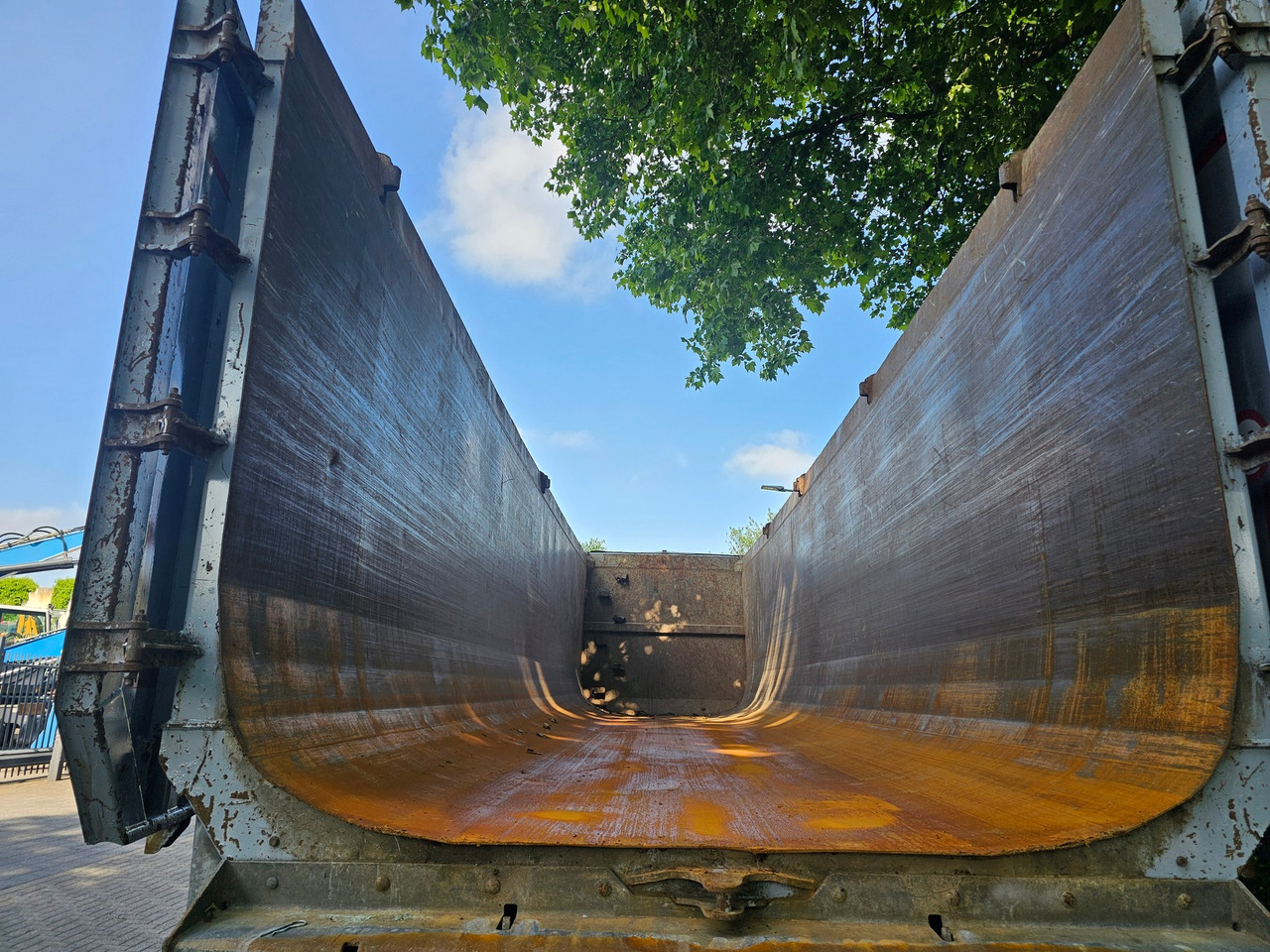 Semi-remorque benne Schmitz SGF-S3 Scraptipper 55 M3: photos 9