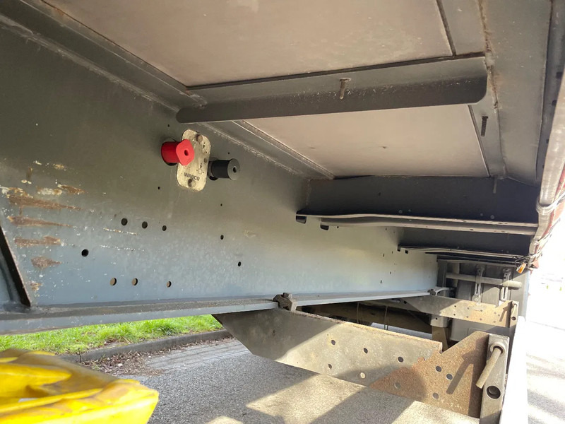 Kässbohrer Taut line XXL certificaat bij - Semi-remorque rideaux coulissants: photos 3 Kässbohrer Taut line XXL certificaat bij - Semi-remorque rideaux coulissants: photos 3