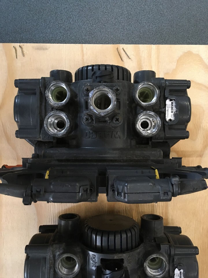 AXLE MODULATOR EPB-2 ACTROS-ATEGO - Pièces de frein pour Camion: photos 2 AXLE MODULATOR EPB-2 ACTROS-ATEGO - Pièces de frein pour Camion: photos 2